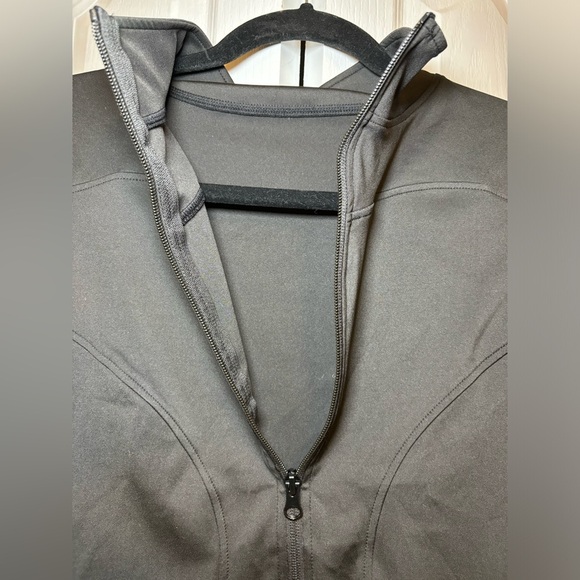 Classic Black Athletic Activewear Outdoor Long Sleeve Zip-Up Jacket in Size S - Picture 3 of 5